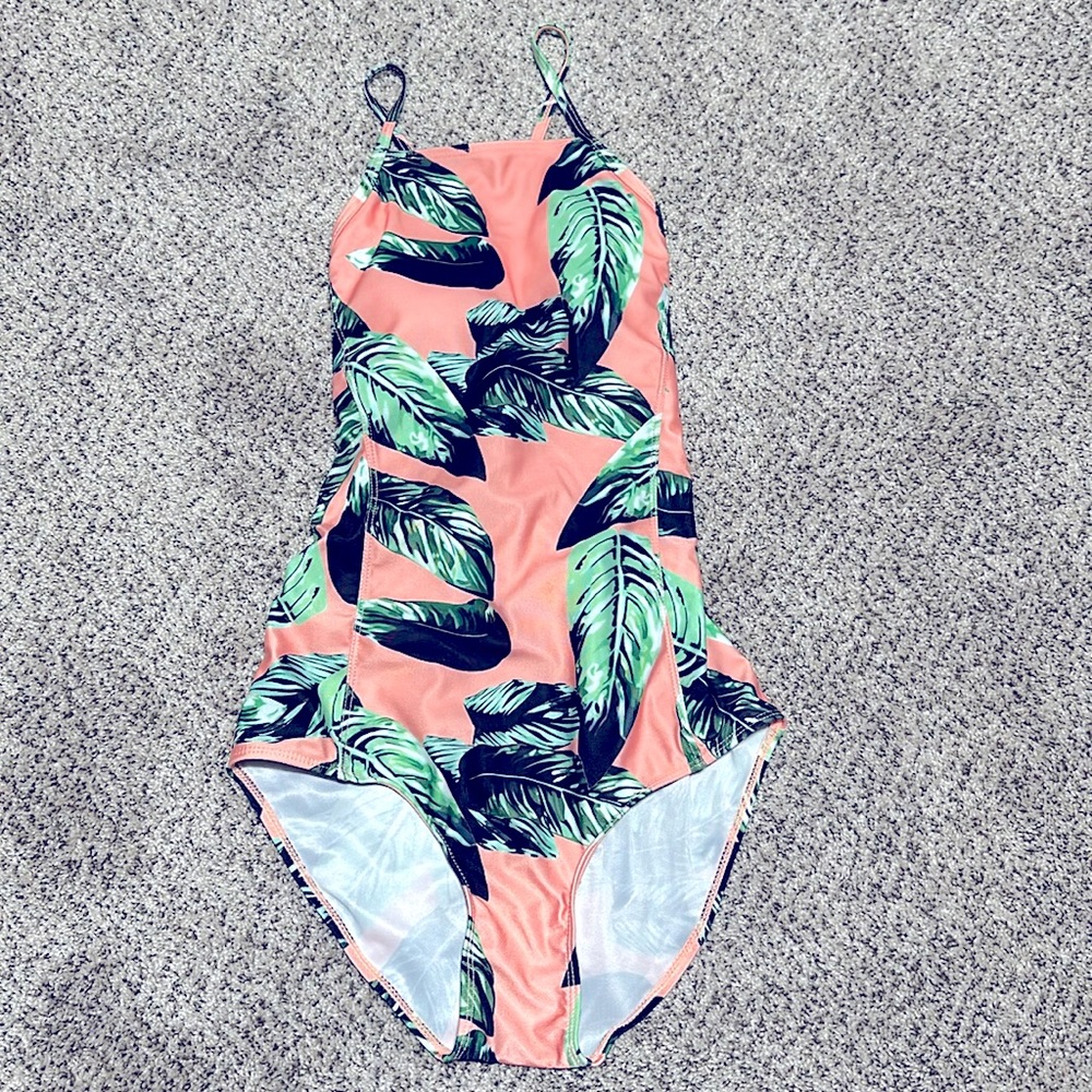 NWOT women’s size S swimsuit
